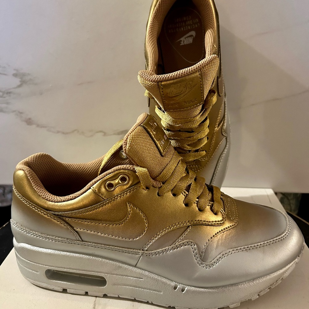 Nike Air Max 1 Lux Sneaker (women) metallic